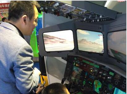 睿联嘉业C919飞机模拟器提高商业地产客流量